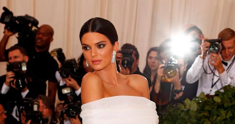 Kendall Jenner priznala da je zbog sestara imala problema sa samopouzdanjem
